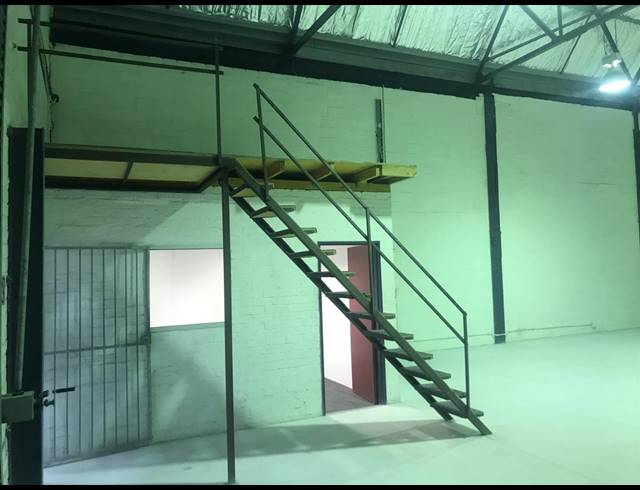 333M² WAREHOUSE RENTED IN WOODSTOCK
